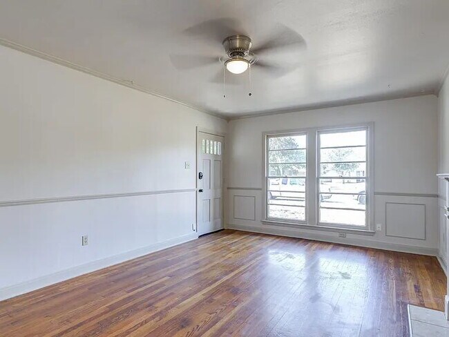 Building Photo - Charming 3-bedroom, 2-bath home in Tech Terrace!! Looking for 6 Mo Lease!