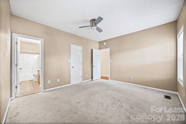 Building Photo - 215 6th St
