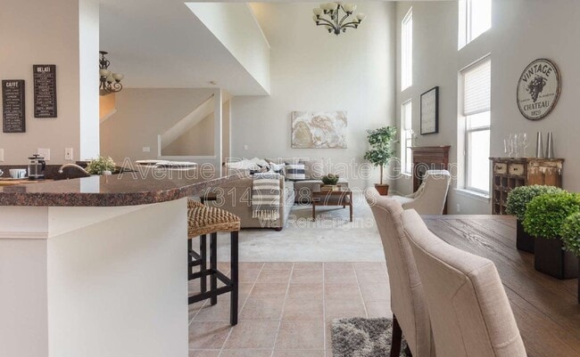 Building Photo - 8947 Hilltop Manor Dr