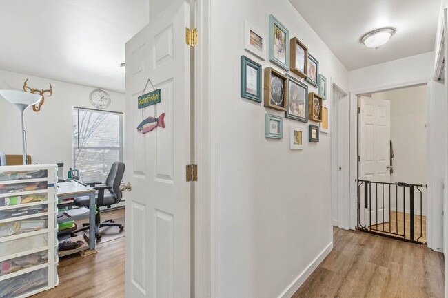 Building Photo - Great Three Bedroom Condo in Belgrade!