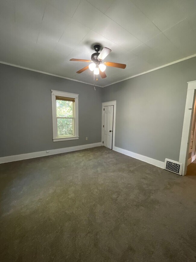 Building Photo - 1415 Neosho St
