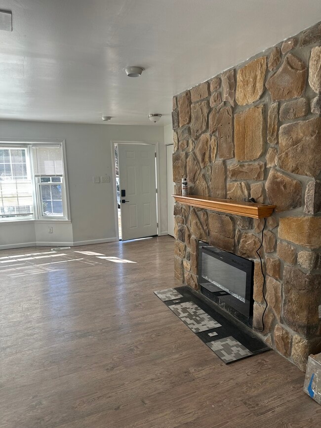 Building Photo - 6913 Woodstream Ln