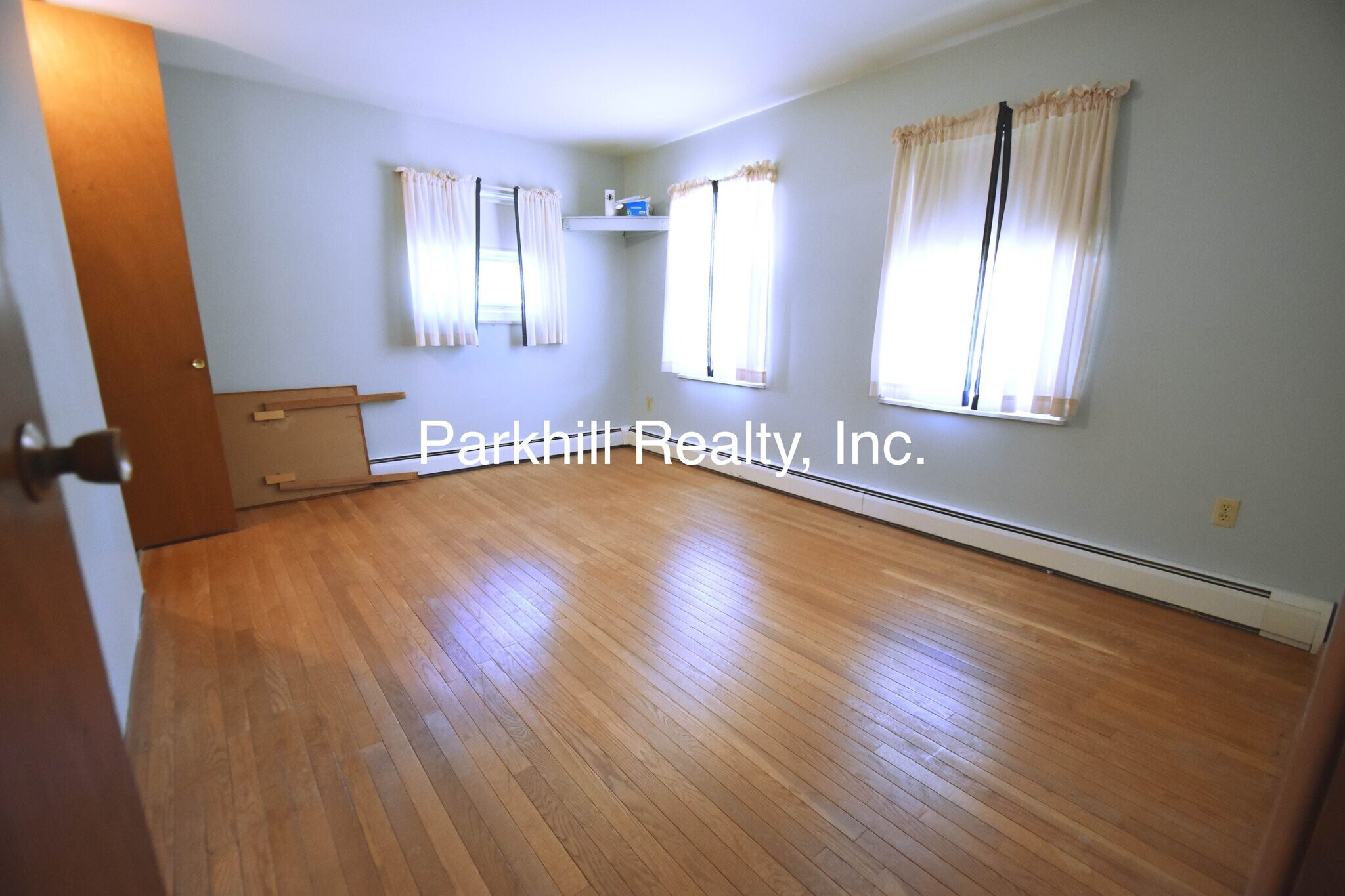 Building Photo - 122 E Plainfield Ave