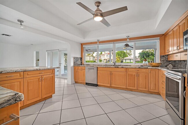 Building Photo - 2427 Sea Island Dr