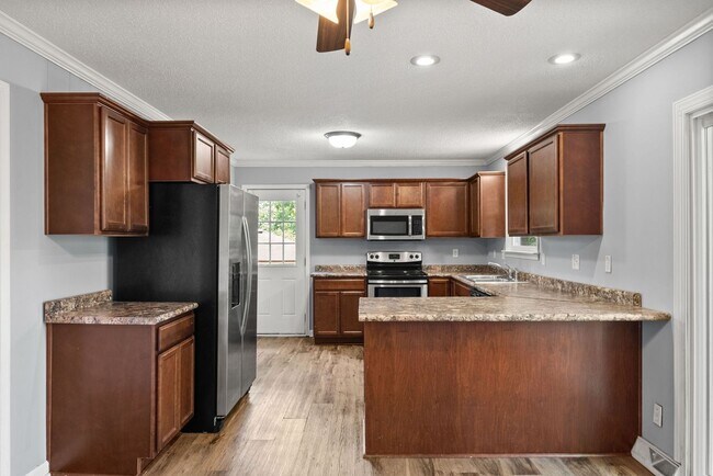 Building Photo - 3 Bedroom Pet Friendly Home For Rent!