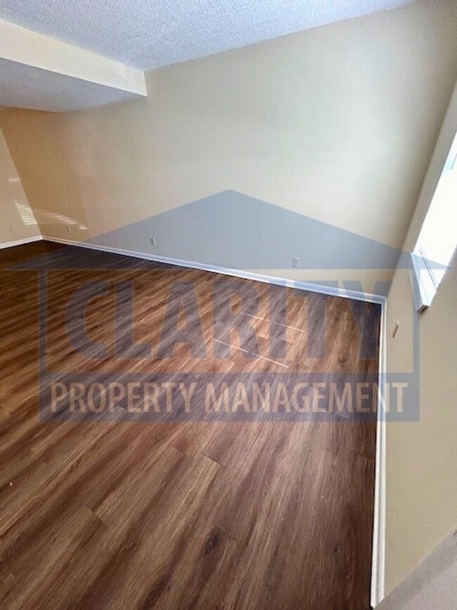 Building Photo - Two bedroom apt near Cleveland State!