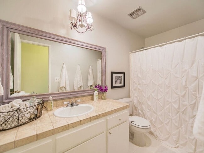 Building Photo - 1720 Ardmore Ave