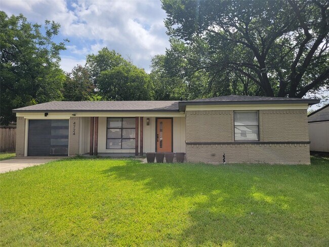Building Photo - 4724 Laurel Ln