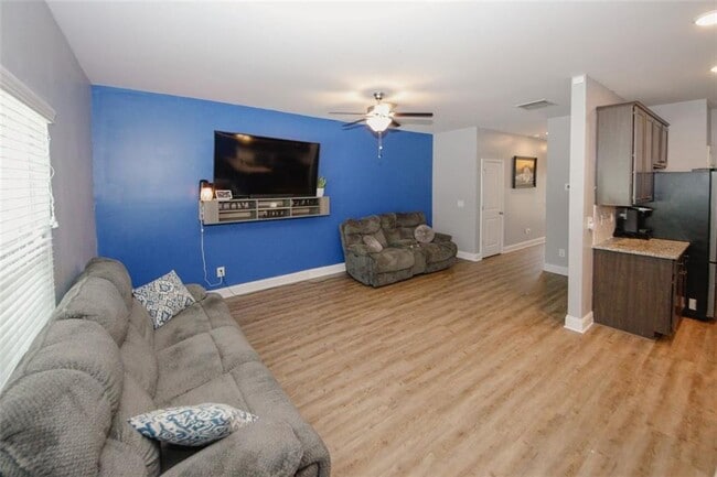 Building Photo - 10162 Benton Woods Dr