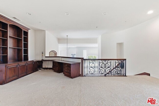 Building Photo - 6003 County Oak Rd