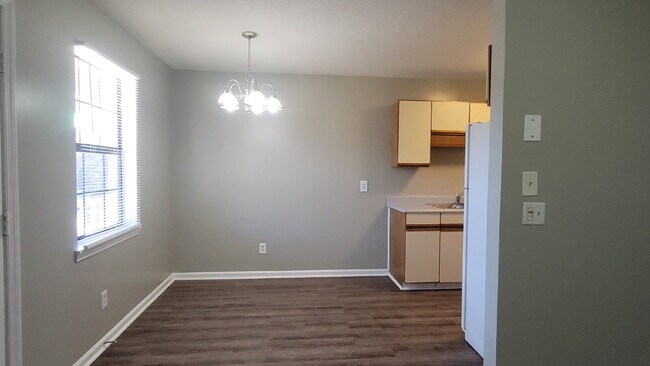 Building Photo - 4421 Bonnell Dr