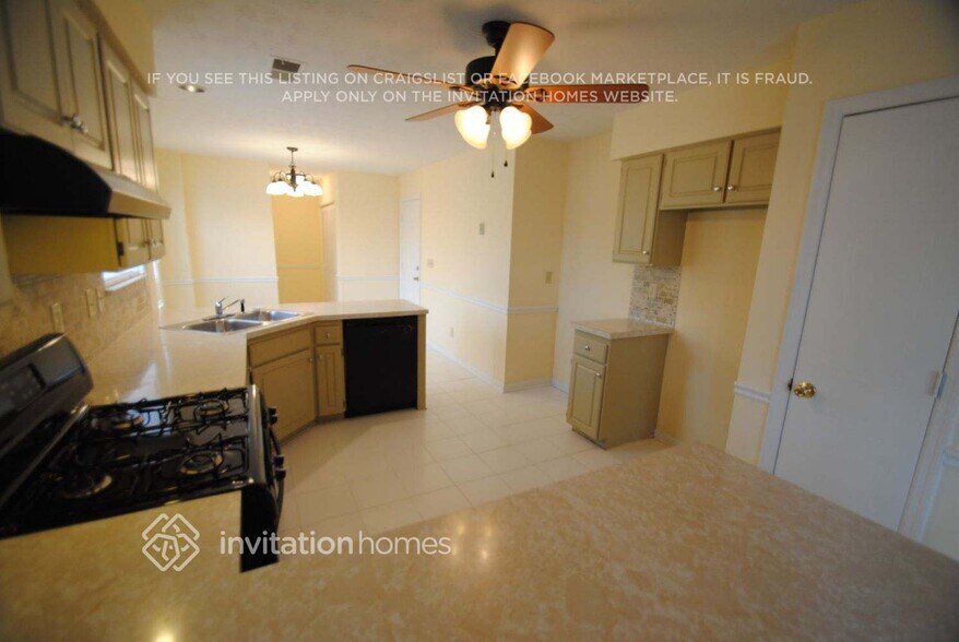Building Photo - 4220 E Meadow Dr