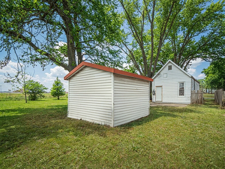 Building Photo - 1237 E Indiana St