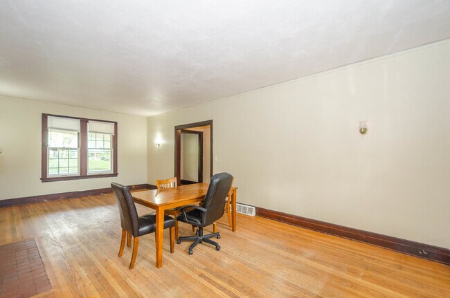 Building Photo - 1517 S University Ave