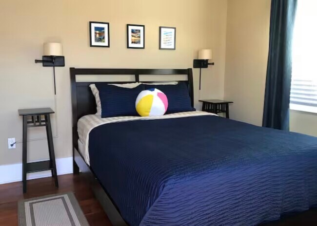 Comfortable queen size pillow top bed - 4685 Lotus St