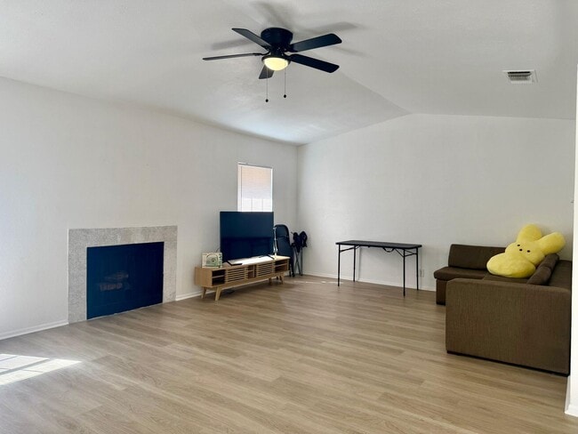 Building Photo - Move-In Ready! Stunningly Remodeled 2-Bedr...