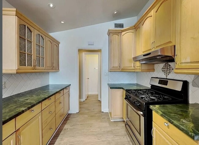 Building Photo - 13257 E Ave W 2