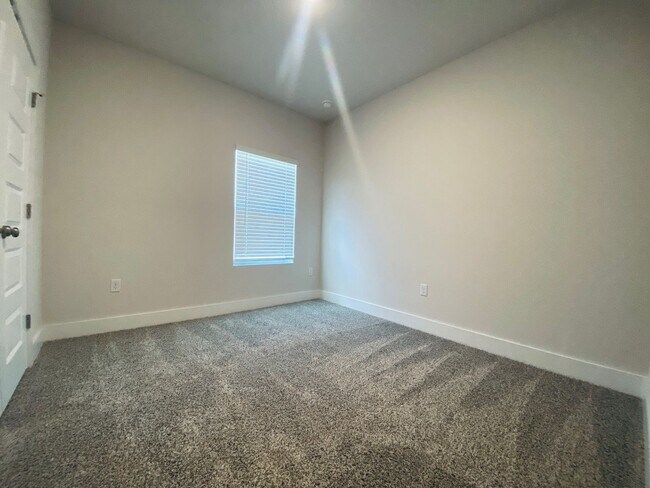 Building Photo - 9908 Starling Dr