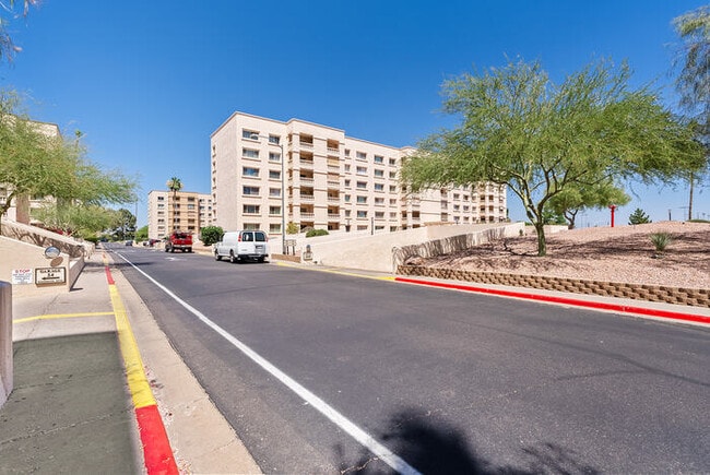 Building Photo - Scottsdale Shadows Condo