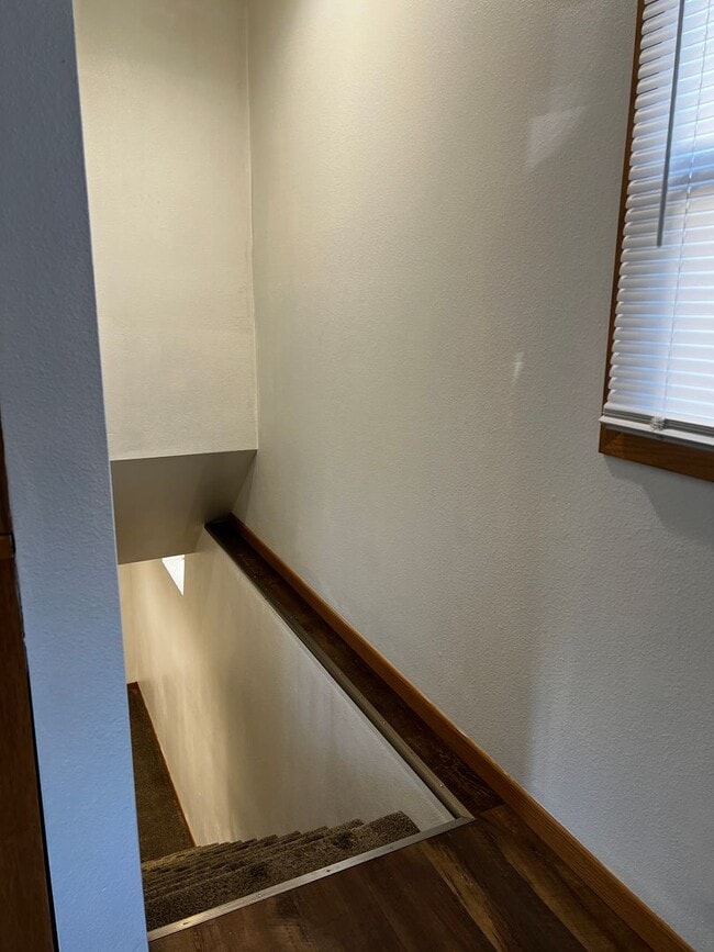 Building Photo - 4 Bedroom 2 Bathroom