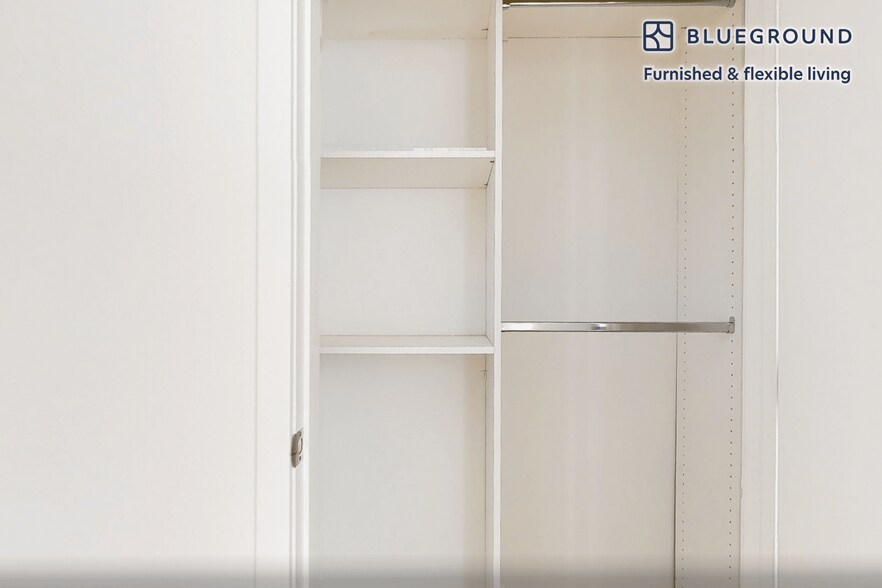 Building Photo - 220 E Broadway