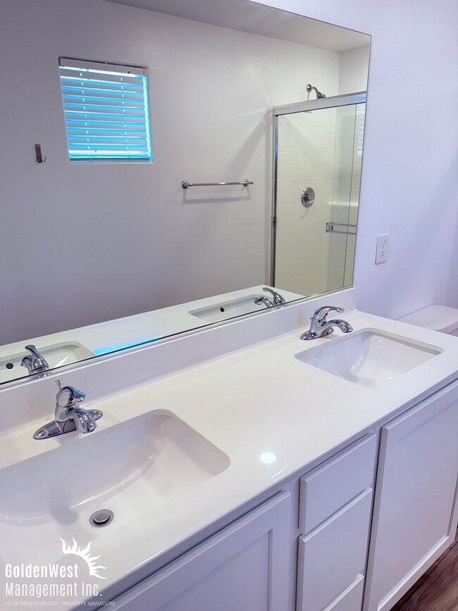 Building Photo - Newly Buil 3Bdm 2.5Ba Townhome in Premier ...