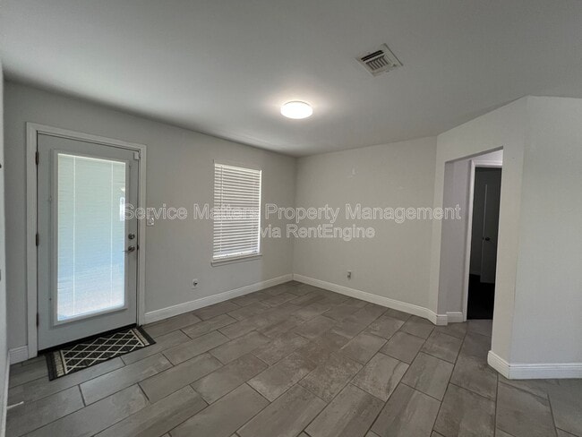 Building Photo - 2017 Coral Creek Dr