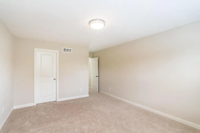 Building Photo - 5400 Middlebury Loop