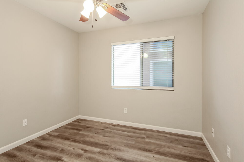 Building Photo - 25549 W Winslow Ave