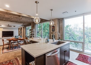 Building Photo - 1115 S Alamo St