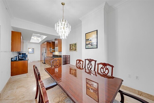 Building Photo - 704 N Ocean Blvd