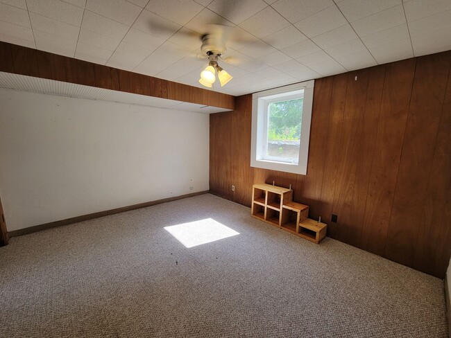 Building Photo - 604 W Seerley Blvd