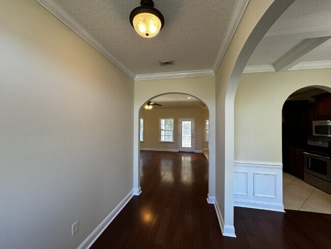 Building Photo - House for Rent