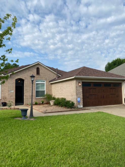 Building Photo - 1630 Cedar Elm Dr