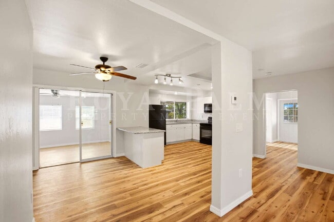 Building Photo - 2/1 Retreat in North Fort Myers: Apartment Life Called. We Didn't Answer.