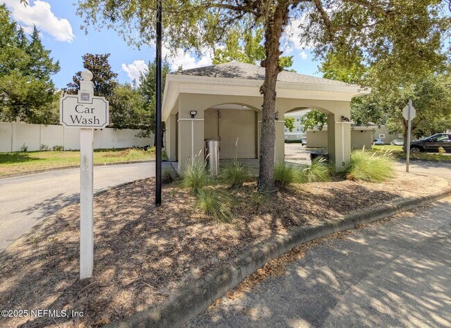 Building Photo - 1300 Riverplace Blvd