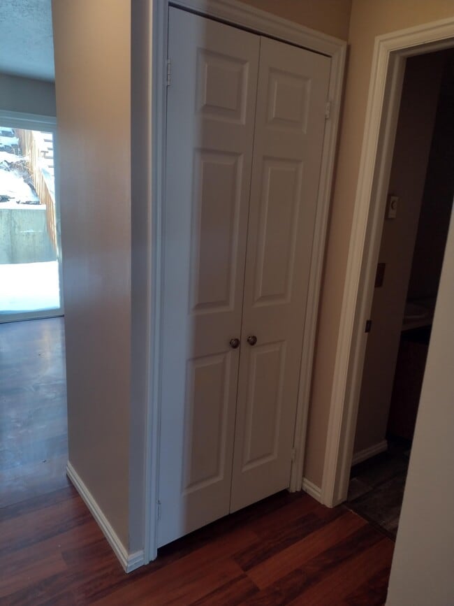 Building Photo - 1127 9th W Ave