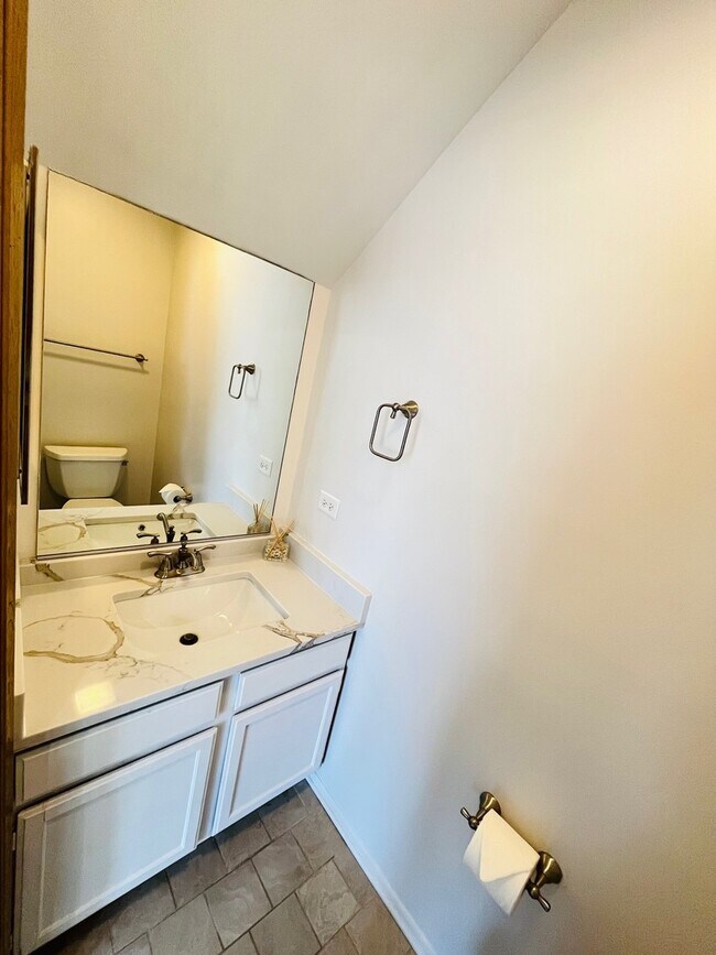 Building Photo - 1486 W Jefferson Ave