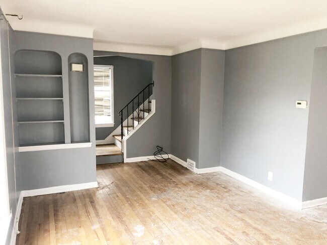 Building Photo - 4 BED 2 BATH SINGLE FAMILY HOME!