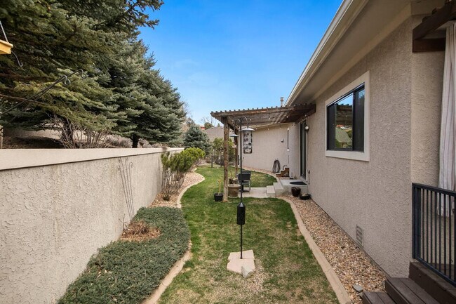 Building Photo - 1942 S Routt Ct