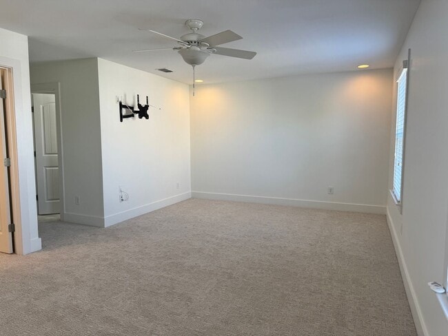 Building Photo - Beautiful 3BR Townhome in Franklin