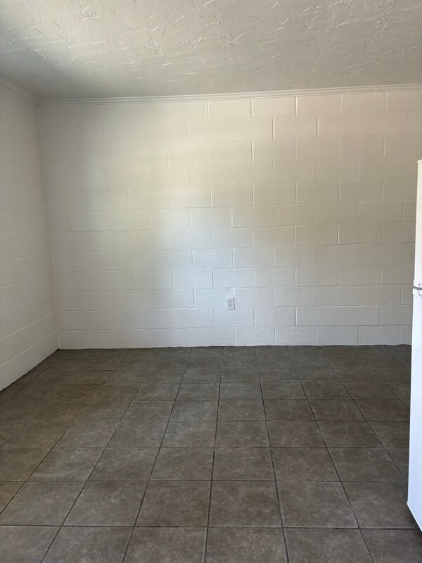 Building Photo - 601 N Main St