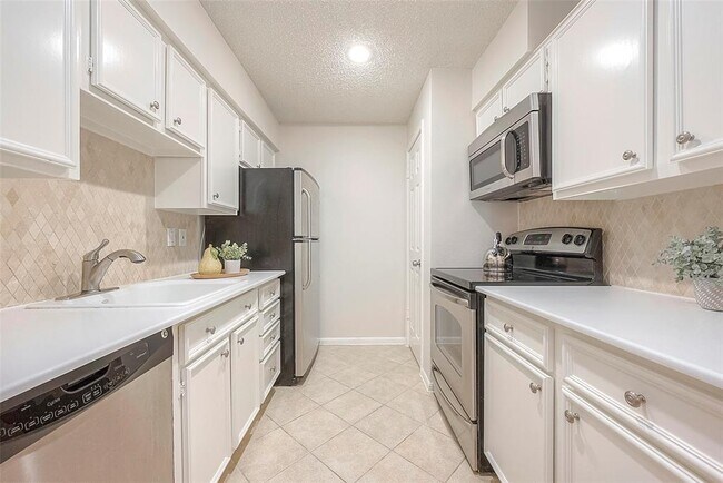 Building Photo - 2125 Augusta Dr