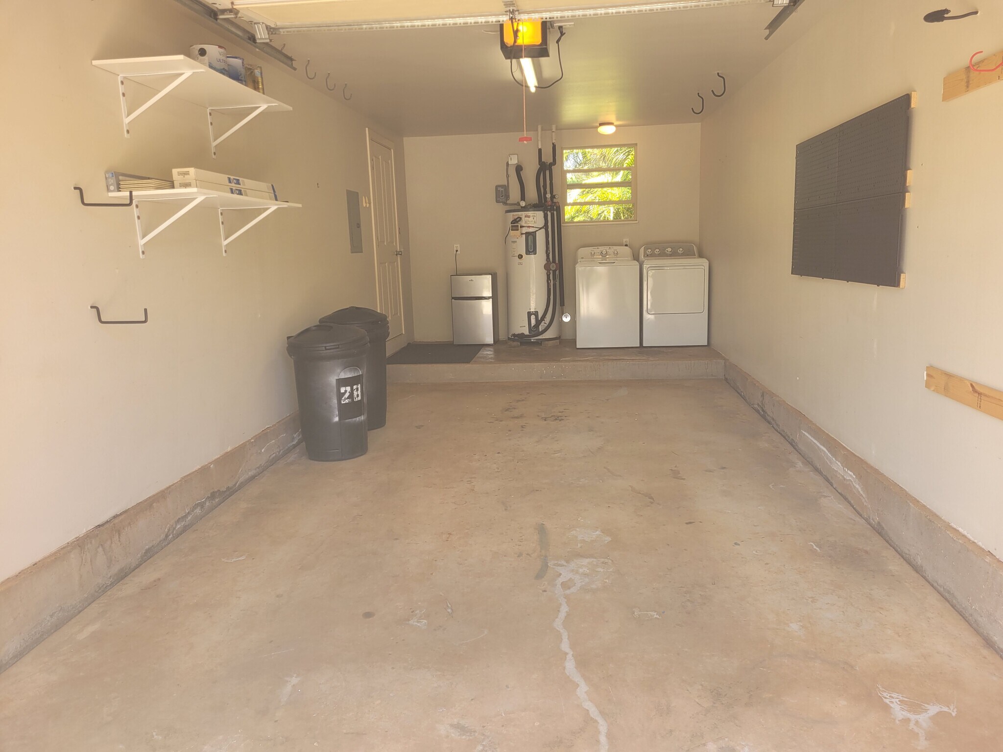 1 Car Garage - 28 Hoku Pl