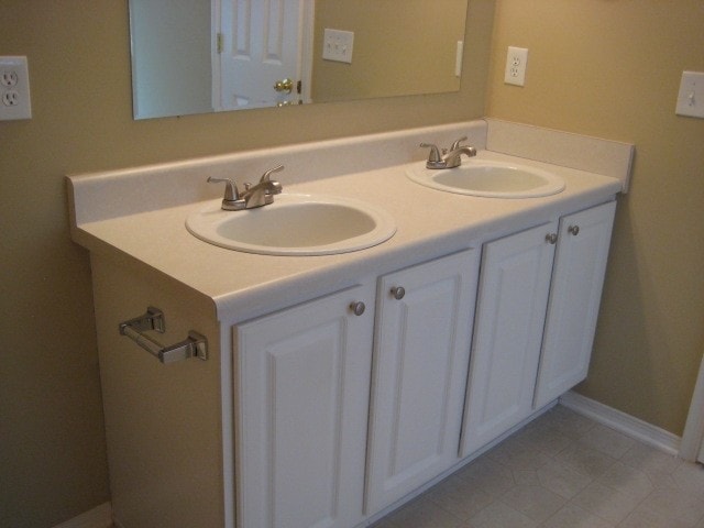 Building Photo - 2649 Sutherland Dr