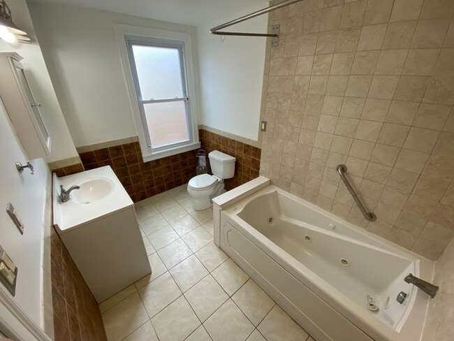 Building Photo - 60 William St