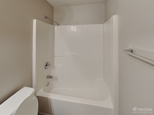 Building Photo - 1032 Wedgewood Ct NE