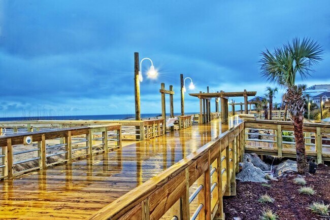 Building Photo - OFF-SEASON FURNISHED MONTHLY RENTAL AVAILA...