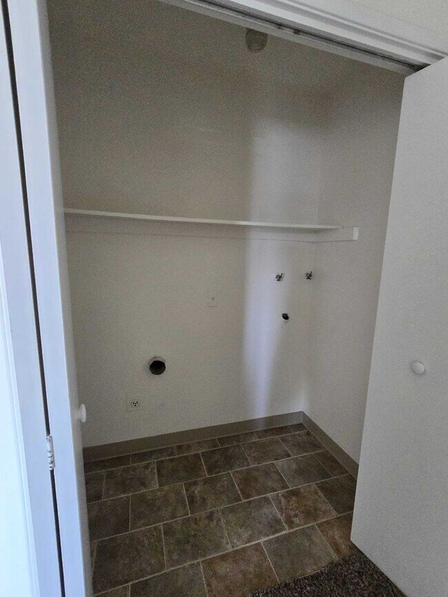 Building Photo - 1706 Elayne Dr