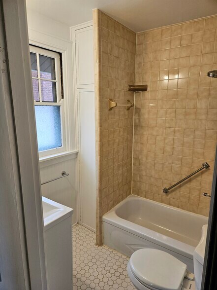 Building Photo - 4115 34th Avenue